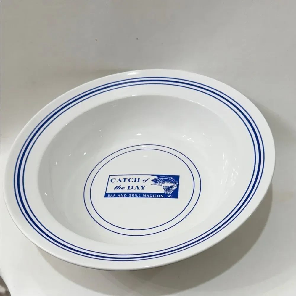 Pottery Barn Resort Pasta Bowl White  Blue 13 In Round X 3 1/4 Tall Bar & Grill